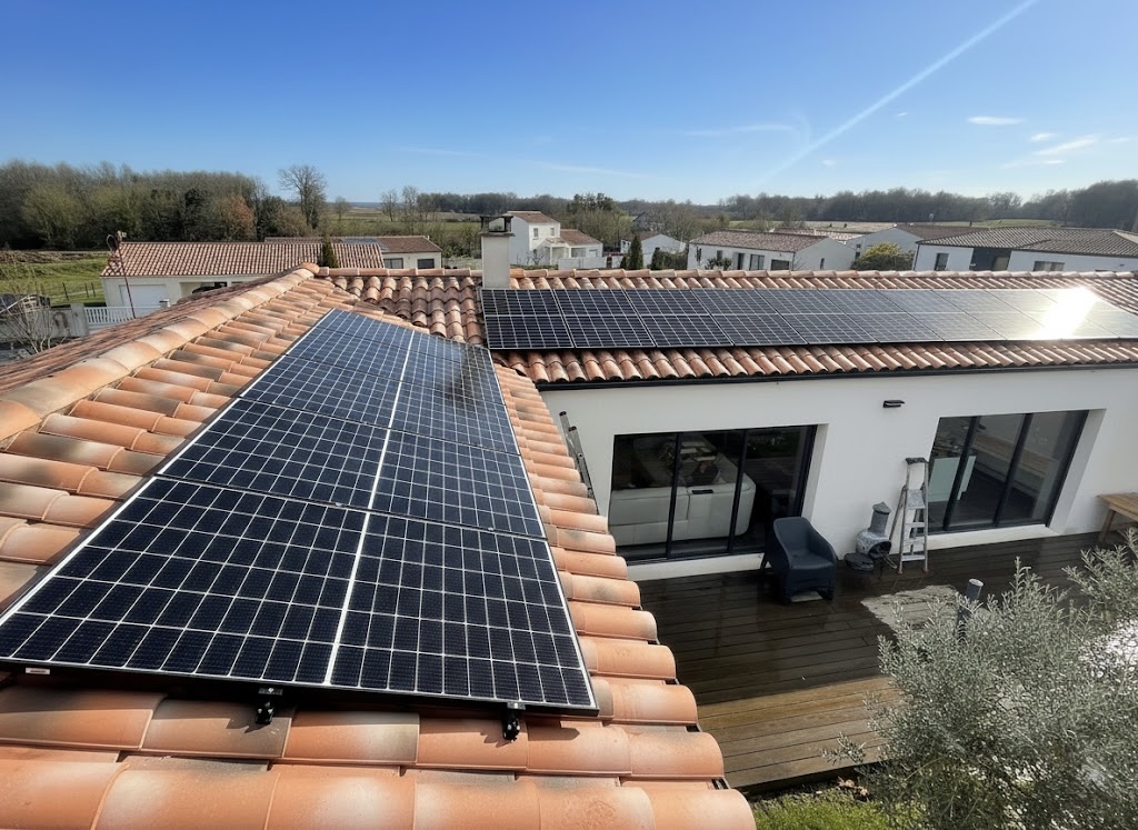 Installation de panneaux photovoltaïques sur une toiture